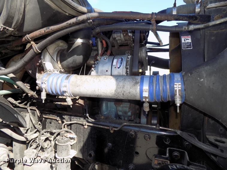 image for item DG2453 2007 Freightliner Columbia semi truck