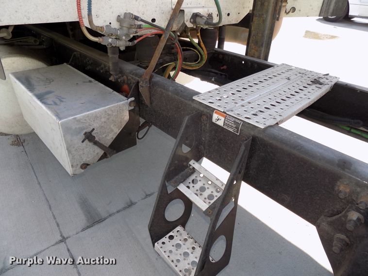 image for item DG2453 2007 Freightliner Columbia semi truck