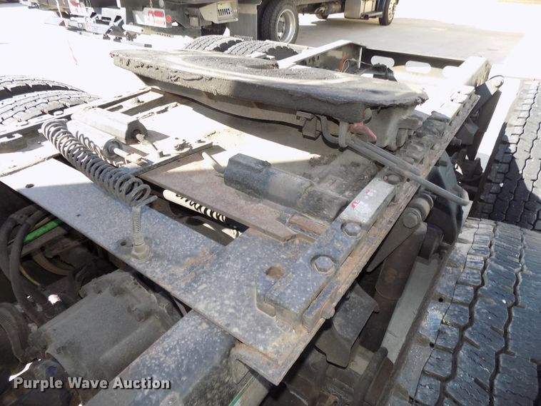 image for item DG2453 2007 Freightliner Columbia semi truck