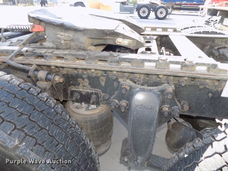 image for item DG2453 2007 Freightliner Columbia semi truck