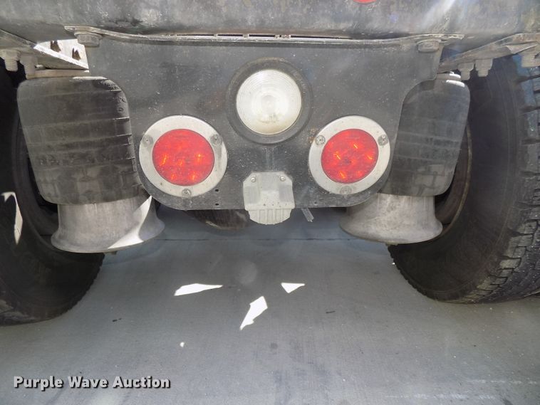 image for item DG2453 2007 Freightliner Columbia semi truck