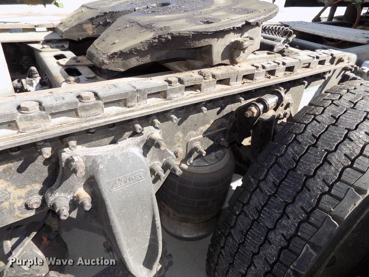 image for item DG2453 2007 Freightliner Columbia semi truck