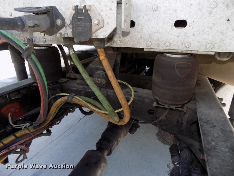 image for item DG2453 2007 Freightliner Columbia semi truck