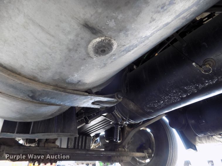 image for item DG2453 2007 Freightliner Columbia semi truck