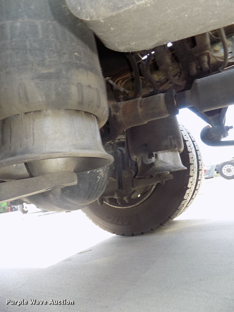 image for item DG2453 2007 Freightliner Columbia semi truck