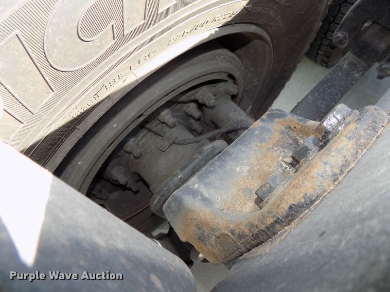 image for item DG2453 2007 Freightliner Columbia semi truck