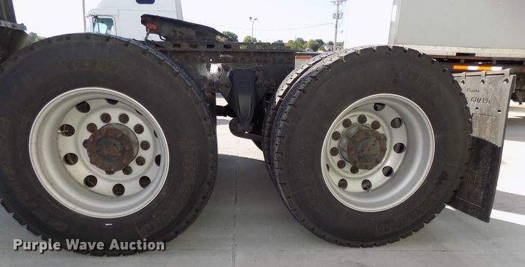 image for item DG2453 2007 Freightliner Columbia semi truck