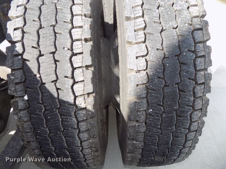 image for item DG2453 2007 Freightliner Columbia semi truck