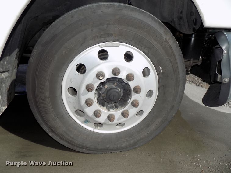 image for item DG2453 2007 Freightliner Columbia semi truck