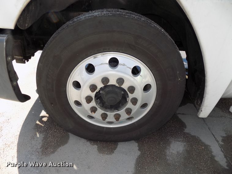 image for item DG2453 2007 Freightliner Columbia semi truck