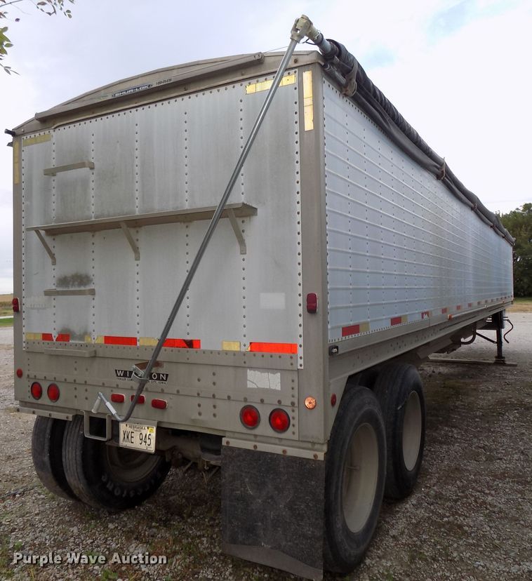 image for item DG2458 1988 Wilson double hopper bottom grain trailer