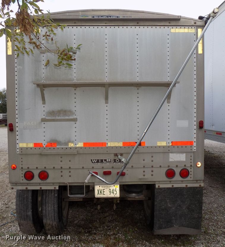 image for item DG2458 1988 Wilson double hopper bottom grain trailer
