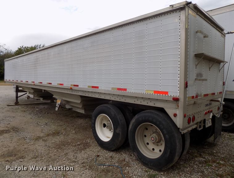 image for item DG2458 1988 Wilson double hopper bottom grain trailer