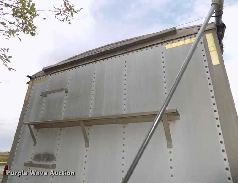 image for item DG2458 1988 Wilson double hopper bottom grain trailer