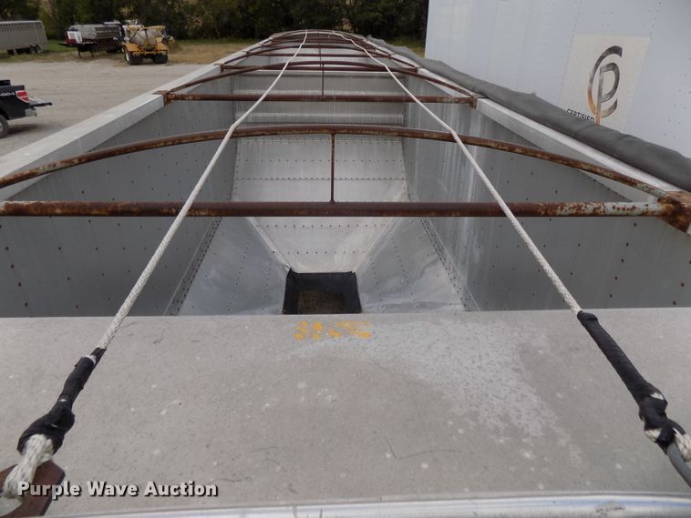 image for item DG2458 1988 Wilson double hopper bottom grain trailer