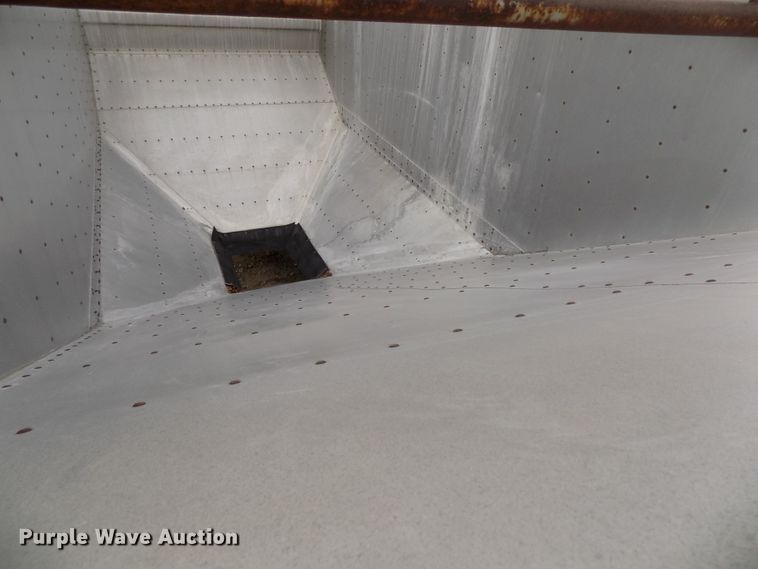 image for item DG2458 1988 Wilson double hopper bottom grain trailer