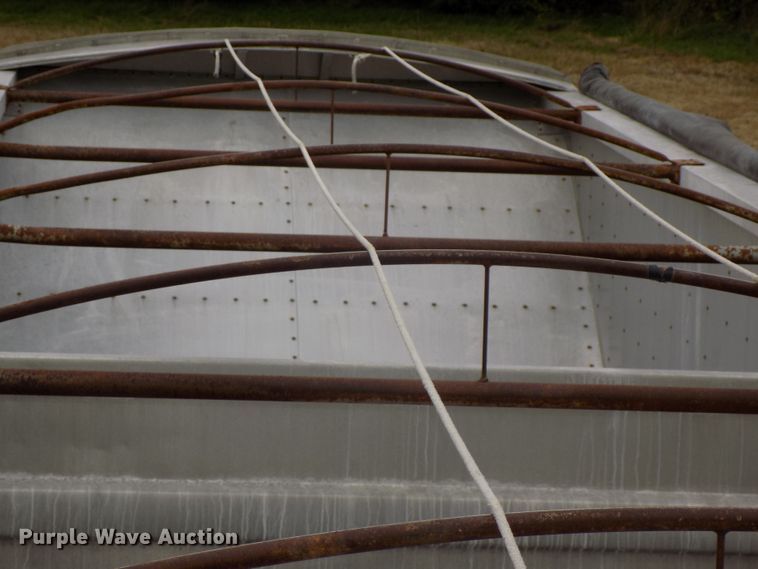 image for item DG2458 1988 Wilson double hopper bottom grain trailer