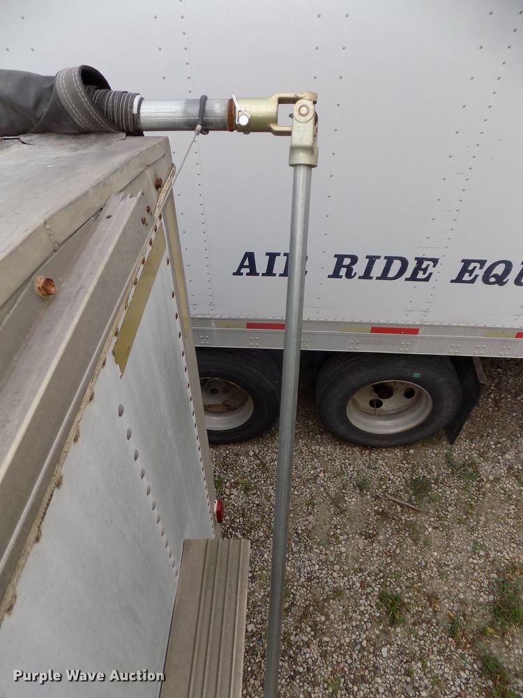 image for item DG2458 1988 Wilson double hopper bottom grain trailer