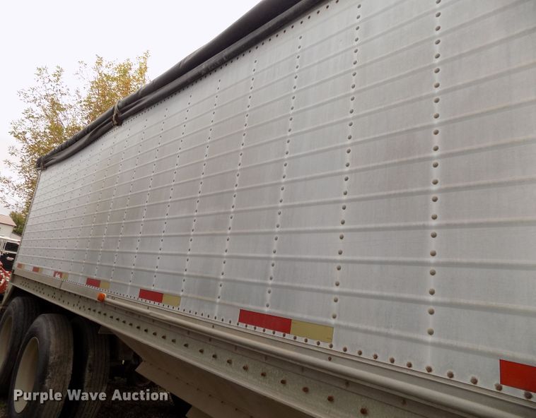 image for item DG2458 1988 Wilson double hopper bottom grain trailer