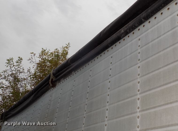 image for item DG2458 1988 Wilson double hopper bottom grain trailer