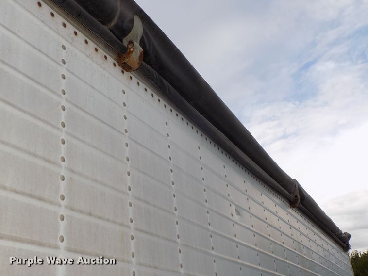 image for item DG2458 1988 Wilson double hopper bottom grain trailer