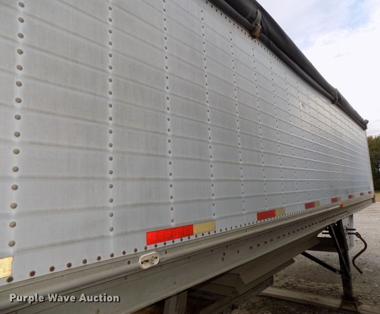 image for item DG2458 1988 Wilson double hopper bottom grain trailer