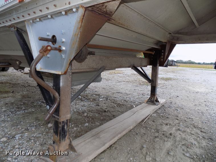 image for item DG2458 1988 Wilson double hopper bottom grain trailer