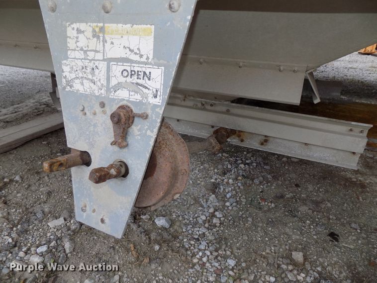 image for item DG2458 1988 Wilson double hopper bottom grain trailer