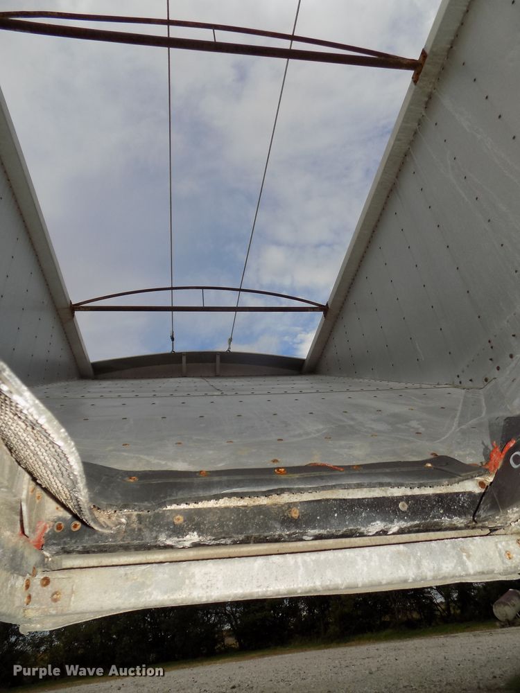 image for item DG2458 1988 Wilson double hopper bottom grain trailer