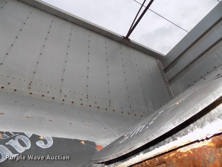 image for item DG2458 1988 Wilson double hopper bottom grain trailer