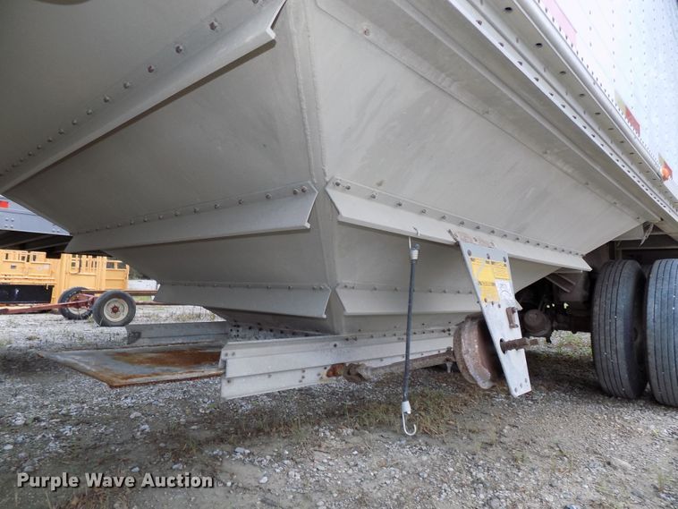 image for item DG2458 1988 Wilson double hopper bottom grain trailer