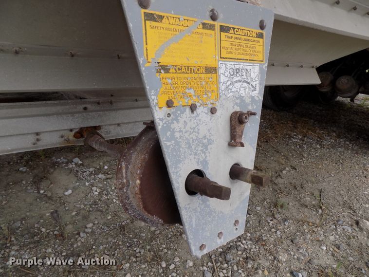 image for item DG2458 1988 Wilson double hopper bottom grain trailer
