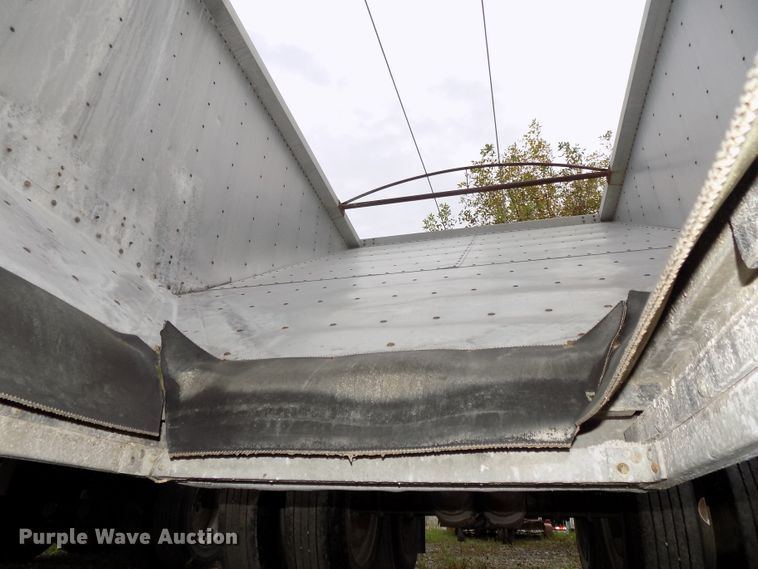 image for item DG2458 1988 Wilson double hopper bottom grain trailer