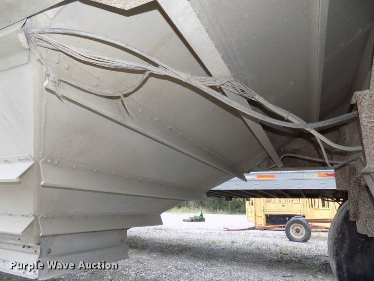 image for item DG2458 1988 Wilson double hopper bottom grain trailer