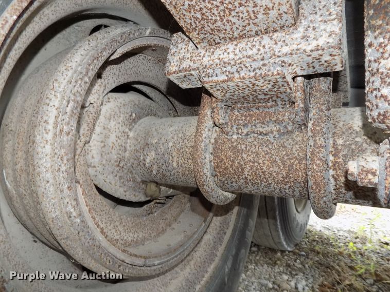 image for item DG2458 1988 Wilson double hopper bottom grain trailer