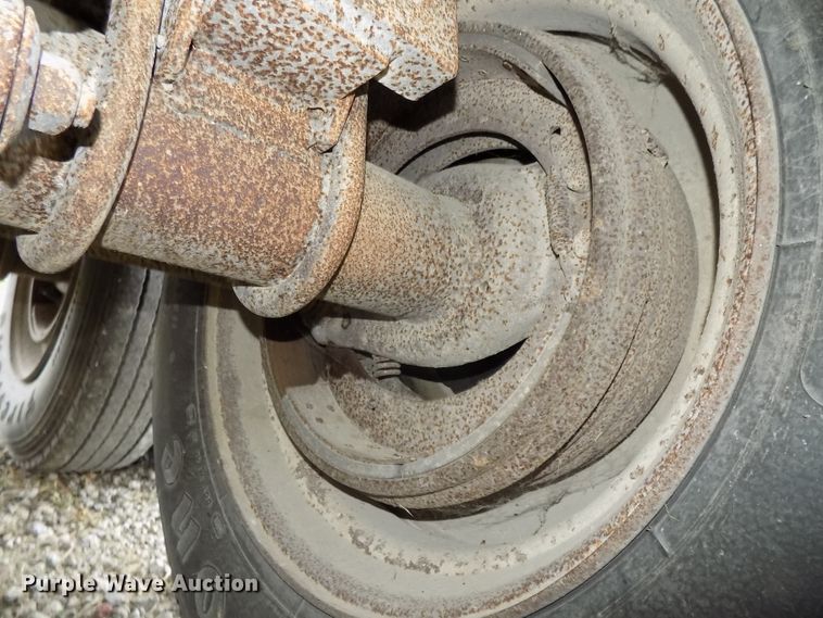 image for item DG2458 1988 Wilson double hopper bottom grain trailer