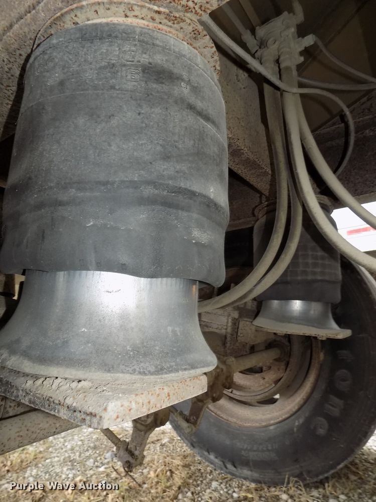 image for item DG2458 1988 Wilson double hopper bottom grain trailer