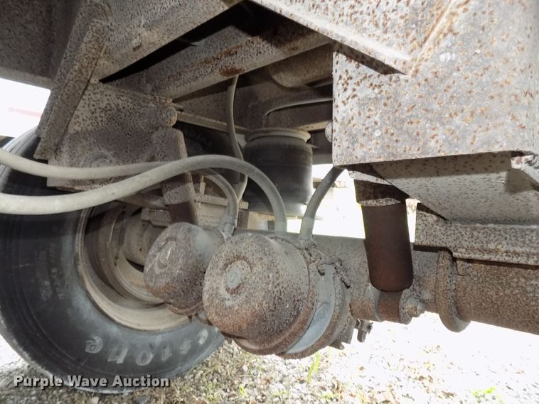 image for item DG2458 1988 Wilson double hopper bottom grain trailer