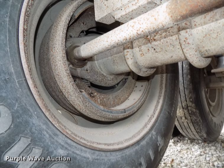 image for item DG2458 1988 Wilson double hopper bottom grain trailer