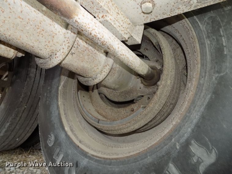 image for item DG2458 1988 Wilson double hopper bottom grain trailer