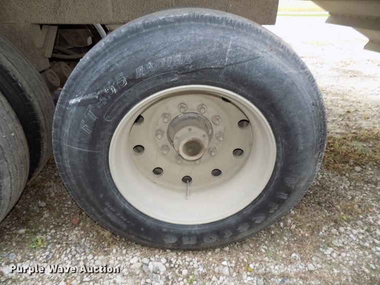 image for item DG2458 1988 Wilson double hopper bottom grain trailer