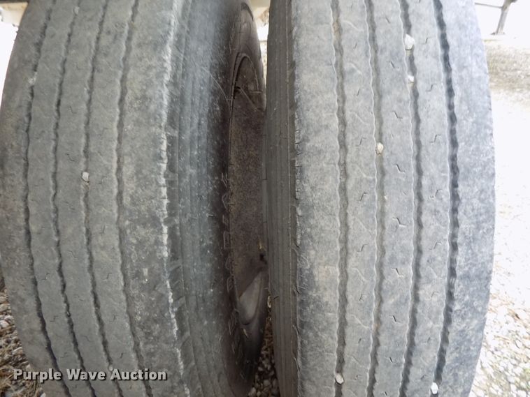 image for item DG2458 1988 Wilson double hopper bottom grain trailer