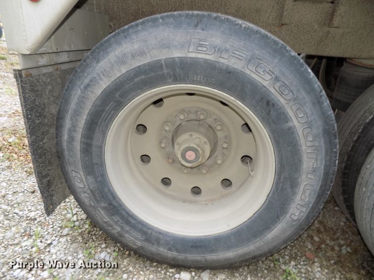 image for item DG2458 1988 Wilson double hopper bottom grain trailer