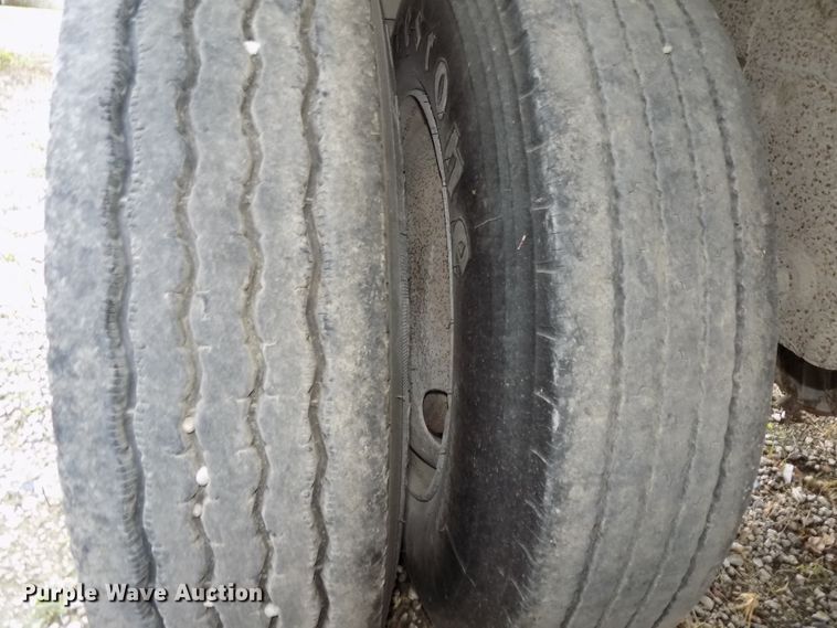 image for item DG2458 1988 Wilson double hopper bottom grain trailer