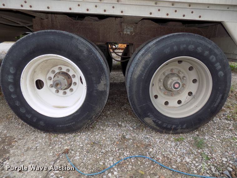 image for item DG2458 1988 Wilson double hopper bottom grain trailer