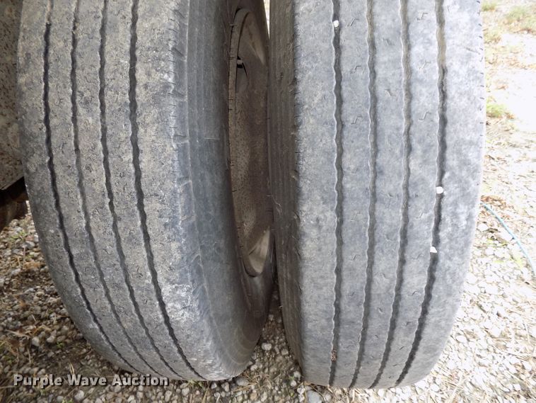 image for item DG2458 1988 Wilson double hopper bottom grain trailer