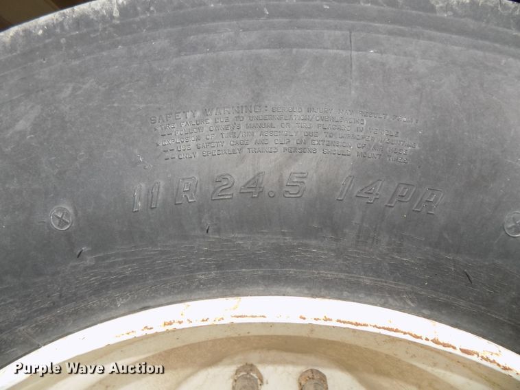 image for item DG2458 1988 Wilson double hopper bottom grain trailer