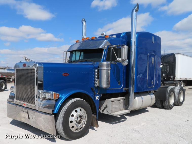 image for item DG3919 2005 Peterbilt 379 semi truck