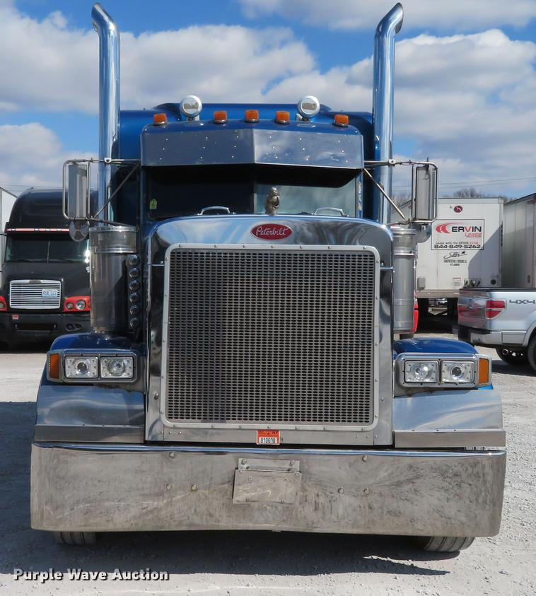 image for item DG3919 2005 Peterbilt 379 semi truck