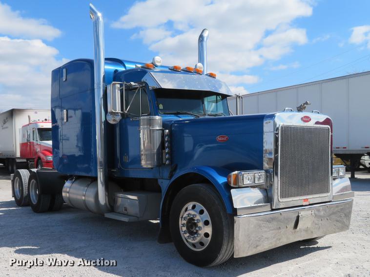 image for item DG3919 2005 Peterbilt 379 semi truck